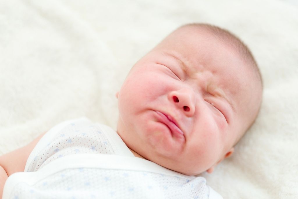 новорожденный плачет Best-Parents